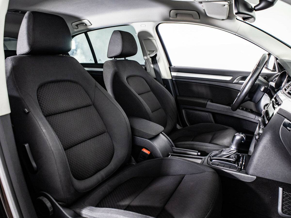 Skoda Superb с пробегом — 2014 год. Фото: #8