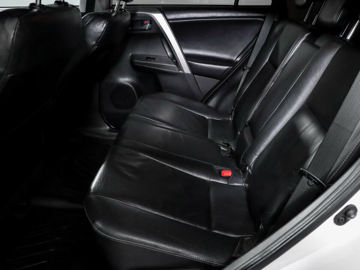 Toyota RAV4 с пробегом — 2013 год. Фото: #9