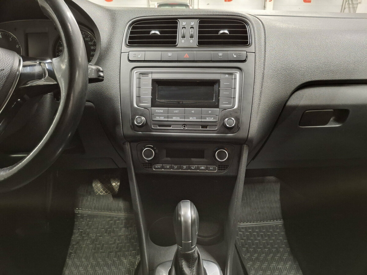 Volkswagen Polo с пробегом — 2017 год. Фото: #14