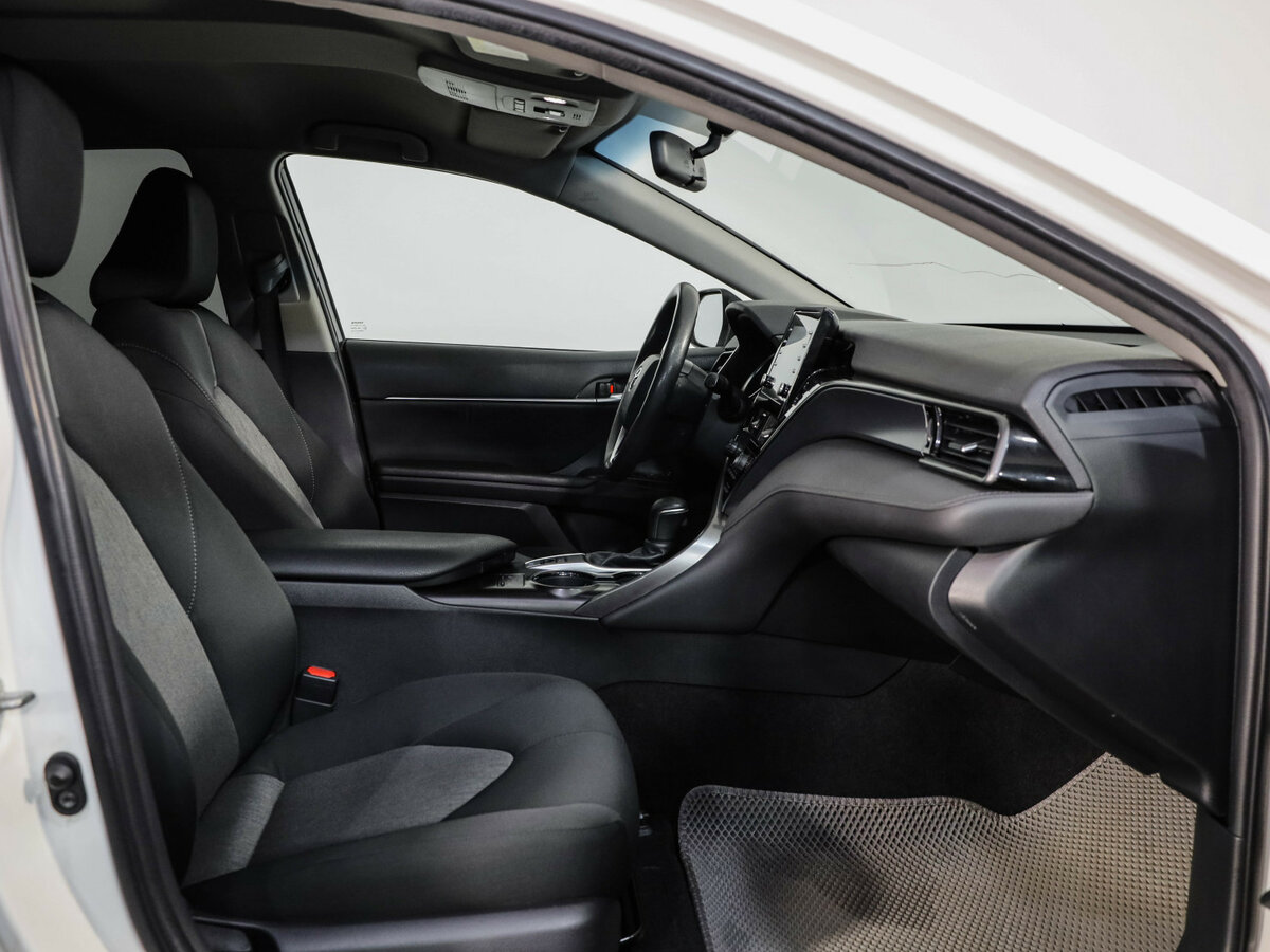 Toyota Camry с пробегом — 2021 год. Фото: #17