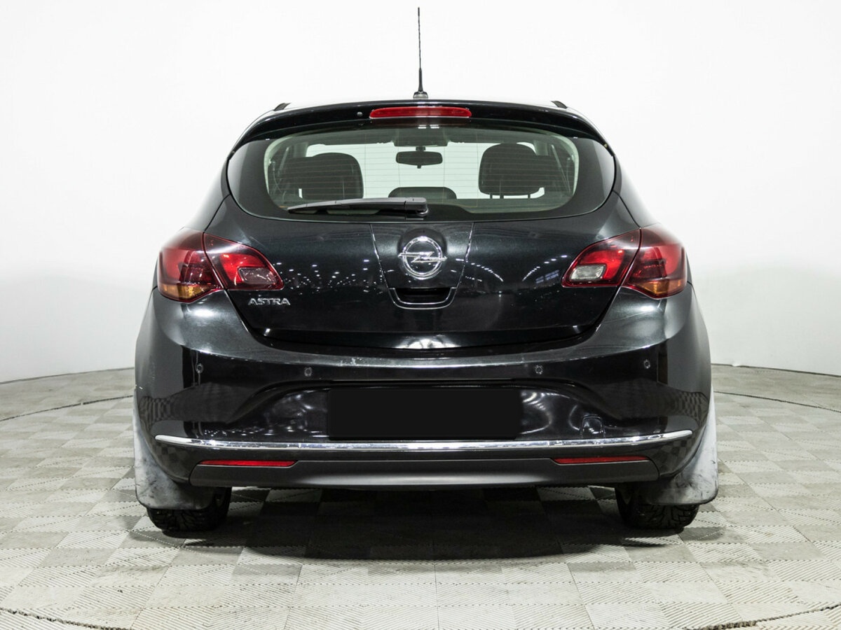 Opel Astra с пробегом — 2013 год. Фото: #7