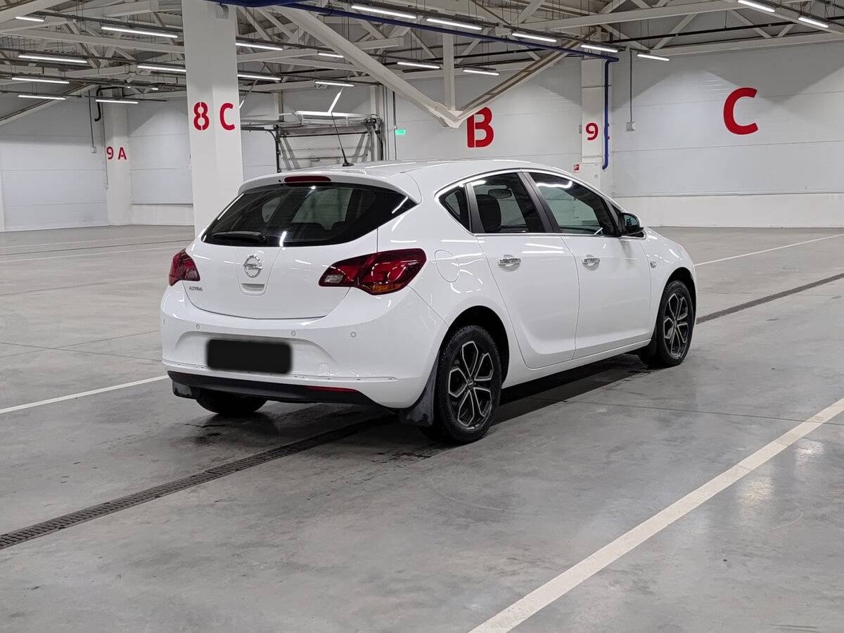 Opel Astra с пробегом — 2013 год. Фото: #4