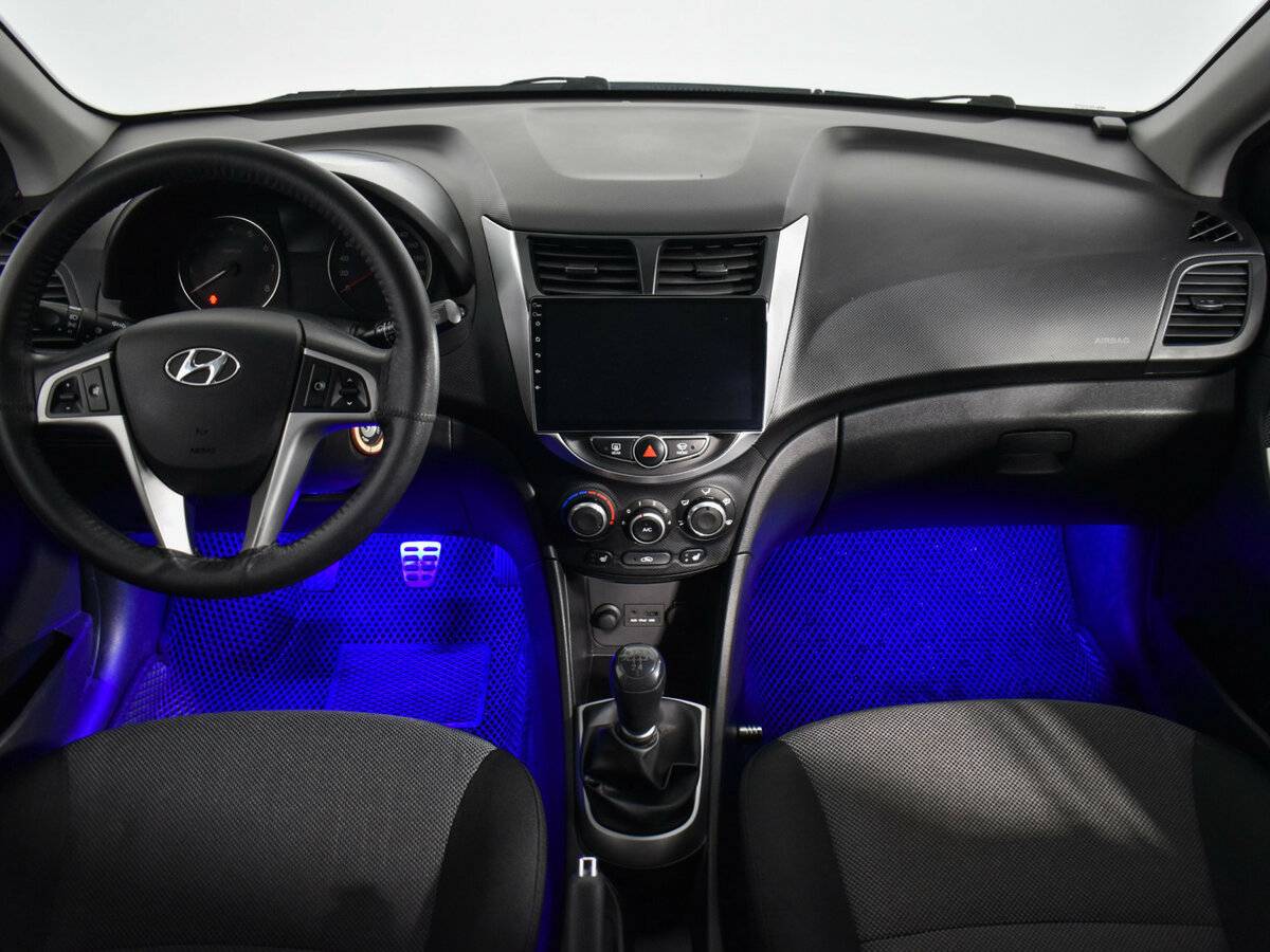 Hyundai Solaris с пробегом — 2014 год. Фото: #12