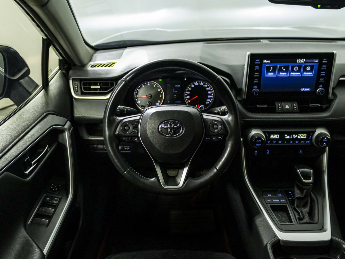 Toyota RAV4 с пробегом — 2020 год. Фото: #9