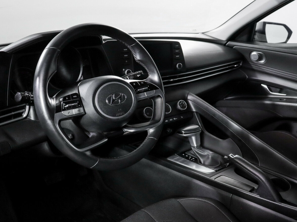 Hyundai Elantra с пробегом — 2021 год. Фото: #11