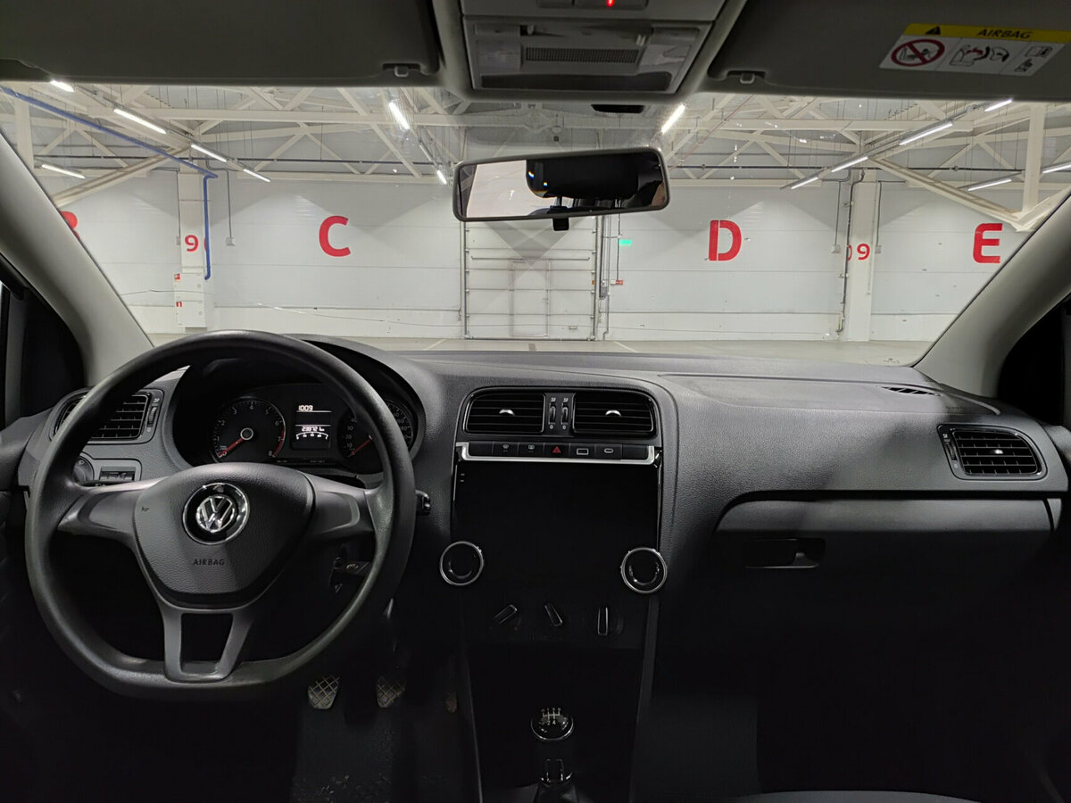 Volkswagen Polo с пробегом — 2017 год. Фото: #13