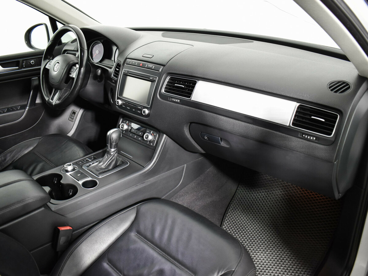 Volkswagen Touareg с пробегом — 2015 год. Фото: #11