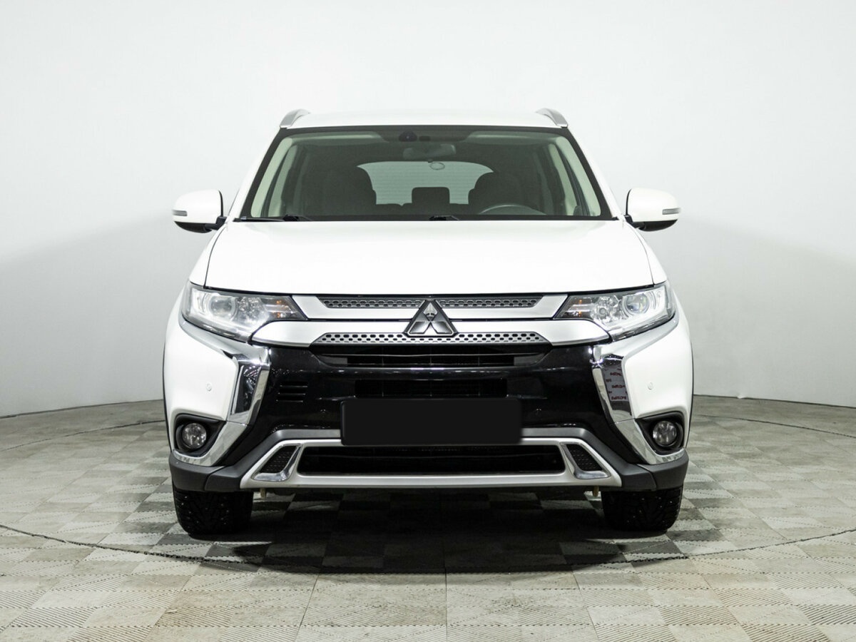 Mitsubishi Outlander с пробегом — 2018 год. Фото: #1