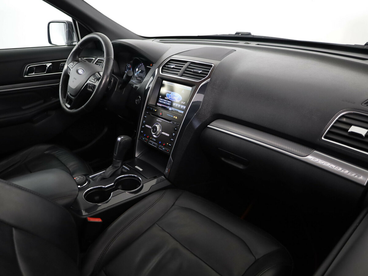Ford Explorer с пробегом — 2015 год. Фото: #18