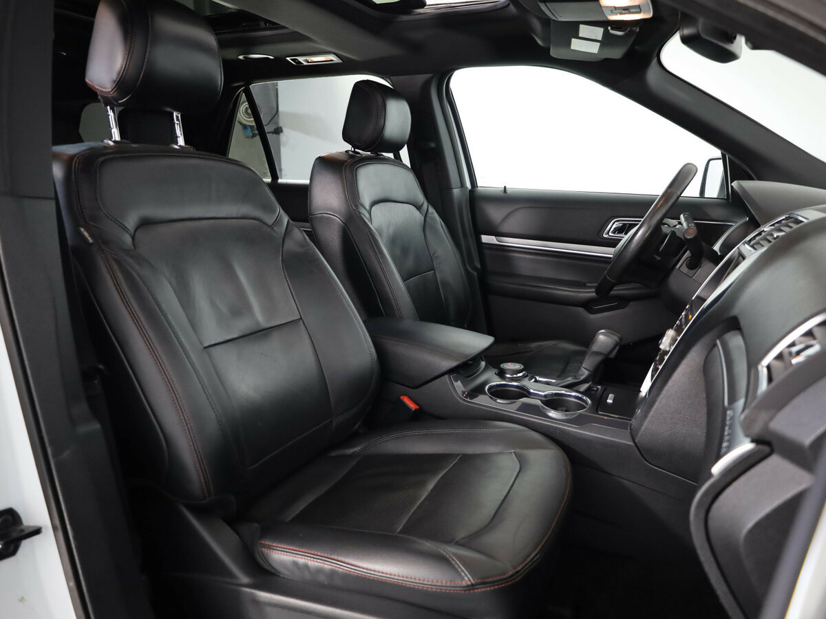 Ford Explorer с пробегом — 2015 год. Фото: #19