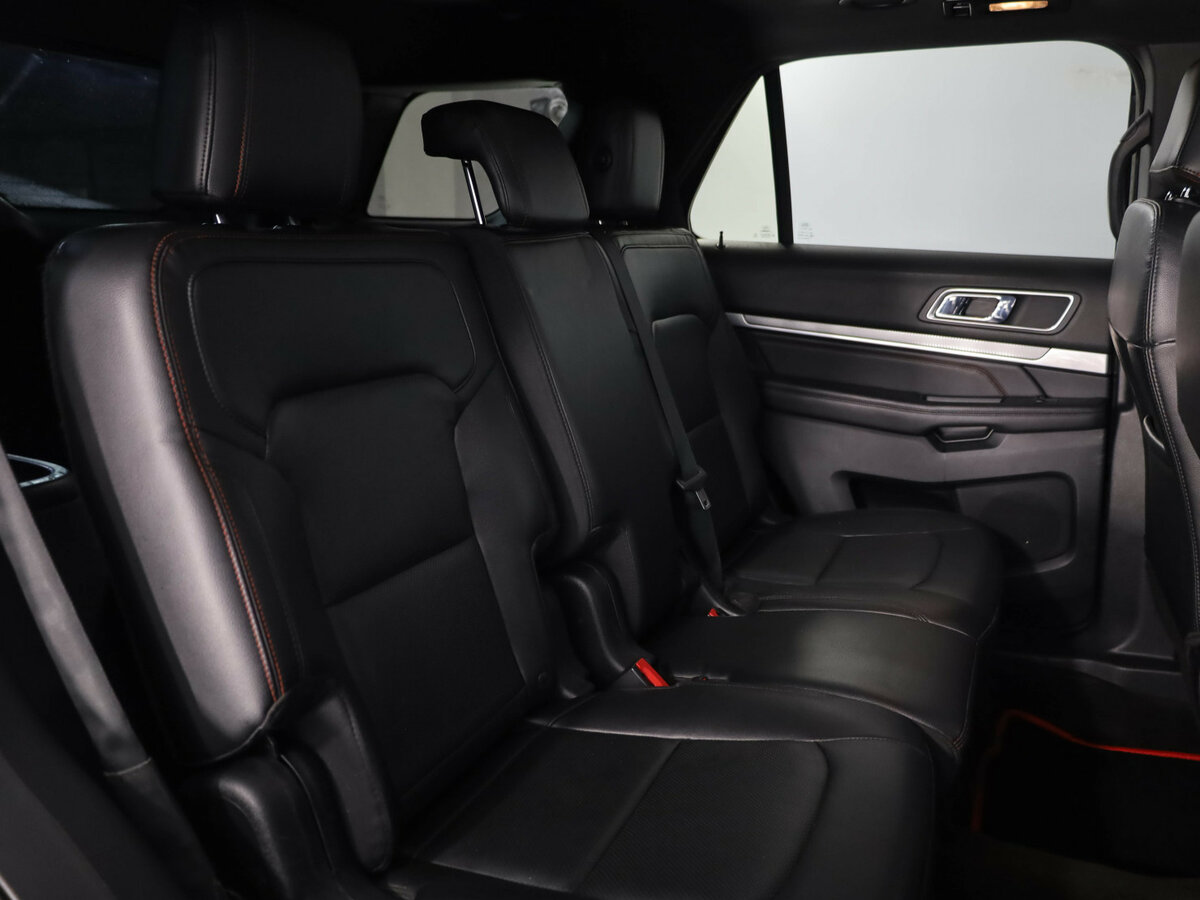 Ford Explorer с пробегом — 2015 год. Фото: #20