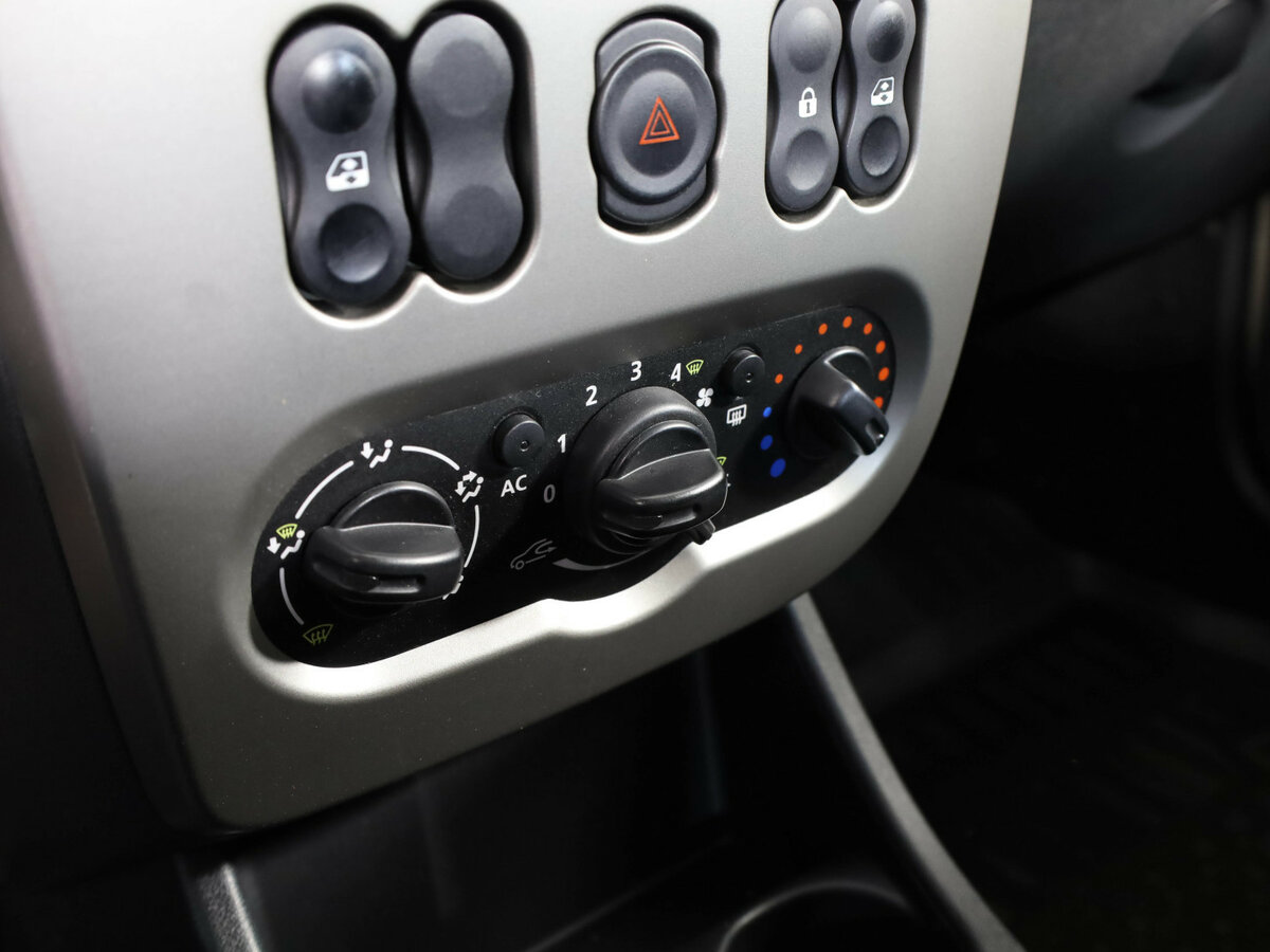 Renault Logan с пробегом — 2015 год. Фото: #11