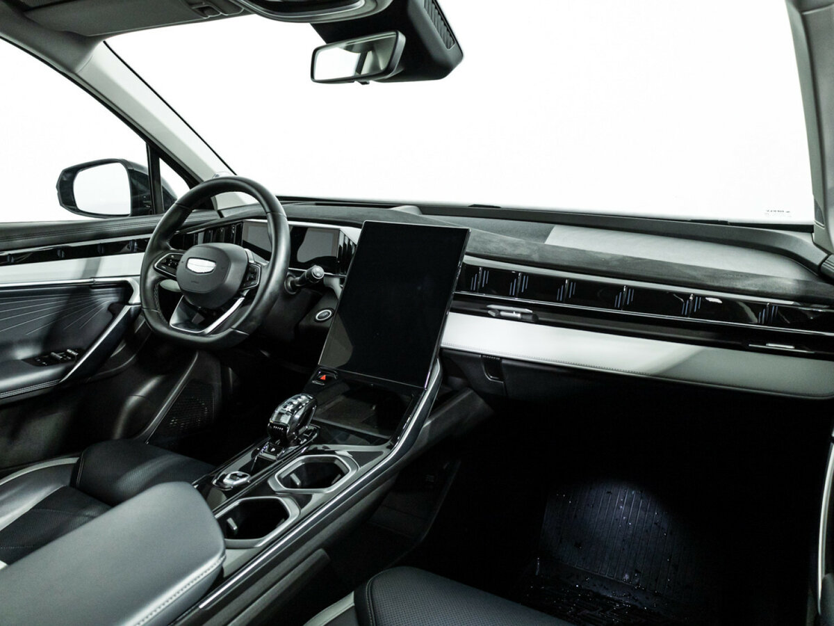 Geely Atlas с пробегом — 2024 год. Фото: #6