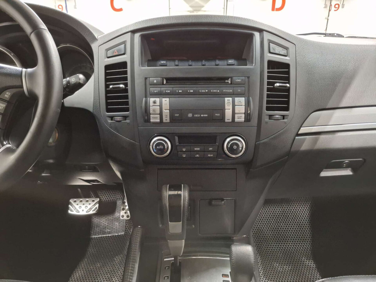 Mitsubishi Pajero с пробегом — 2012 год. Фото: #14