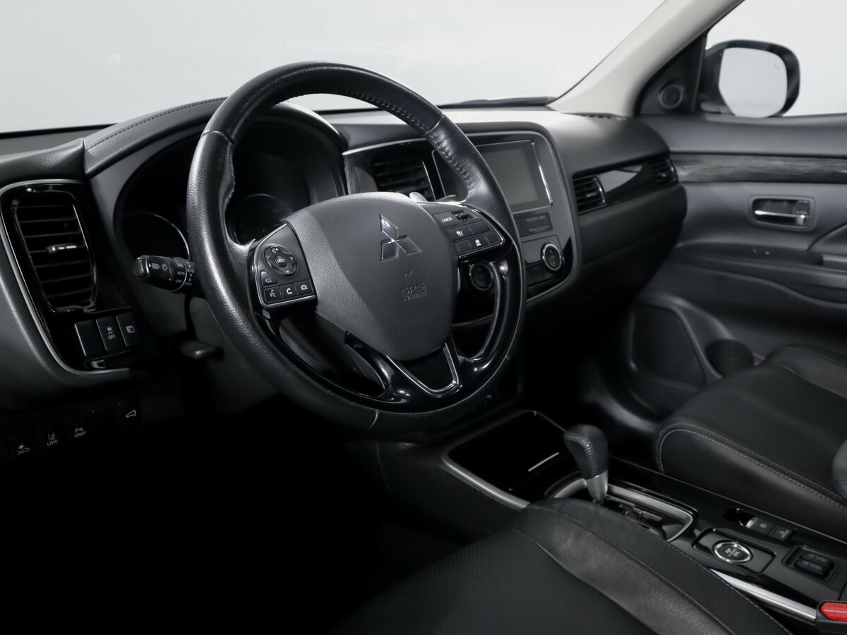 Mitsubishi Outlander с пробегом — 2018 год. Фото: #12