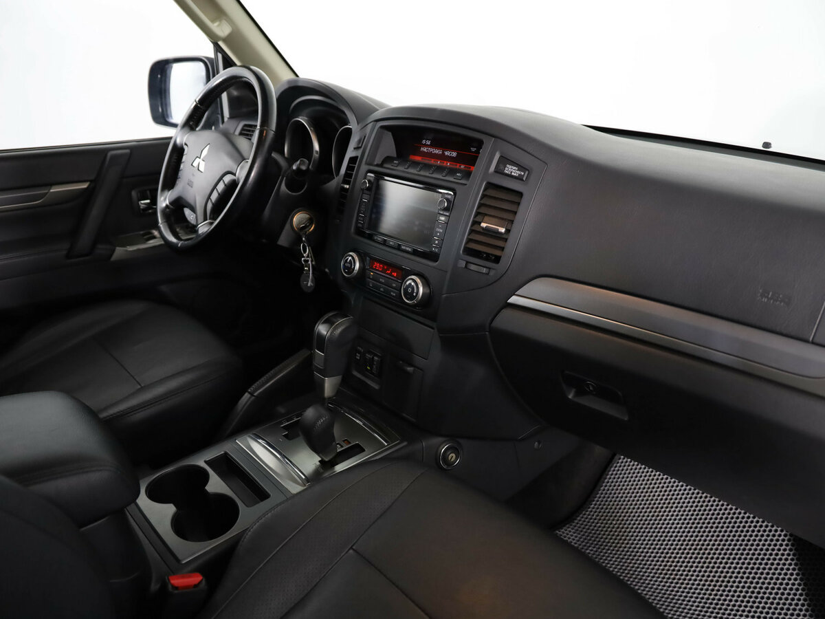 Mitsubishi Pajero с пробегом — 2013 год. Фото: #10