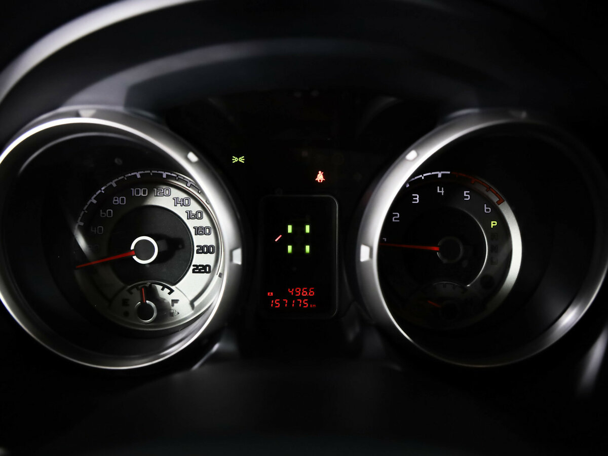 Mitsubishi Pajero с пробегом — 2015 год. Фото: #10