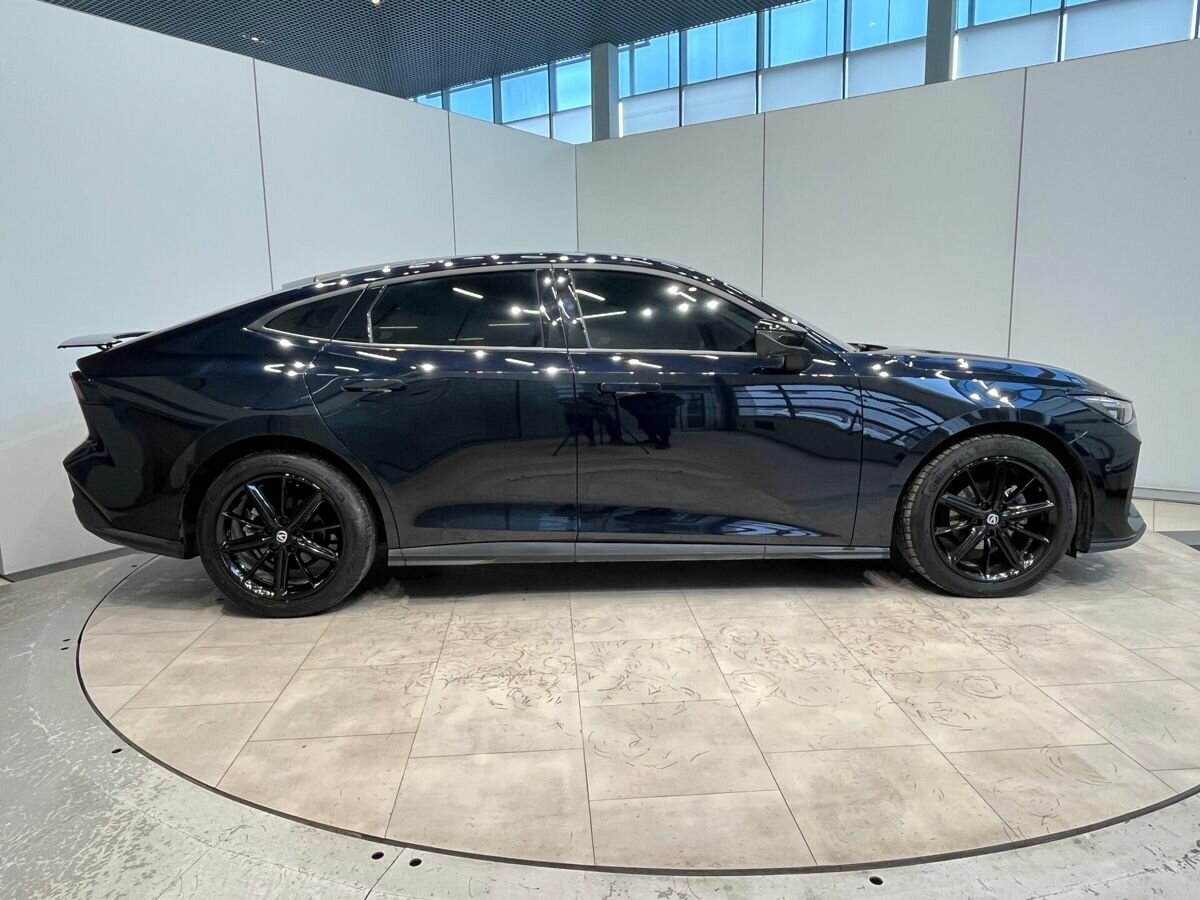 Changan UNI-V с пробегом — 2024 год. Фото: #1