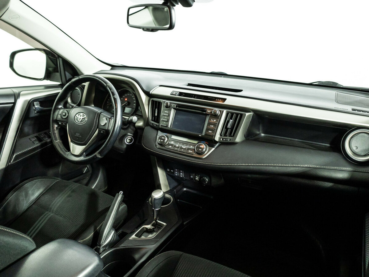 Toyota RAV4 с пробегом — 2014 год. Фото: #8