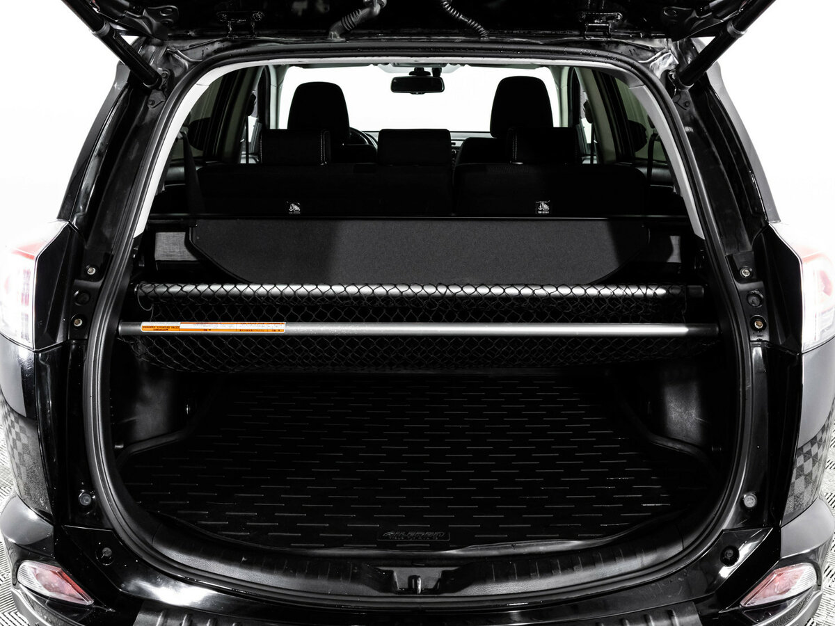 Toyota RAV4 с пробегом — 2018 год. Фото: #21