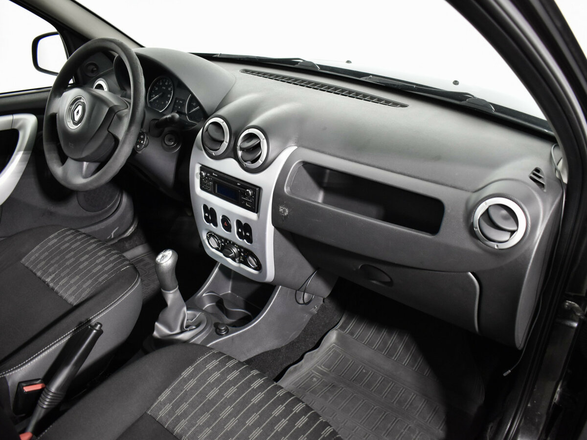 Renault Sandero с пробегом — 2014 год. Фото: #11