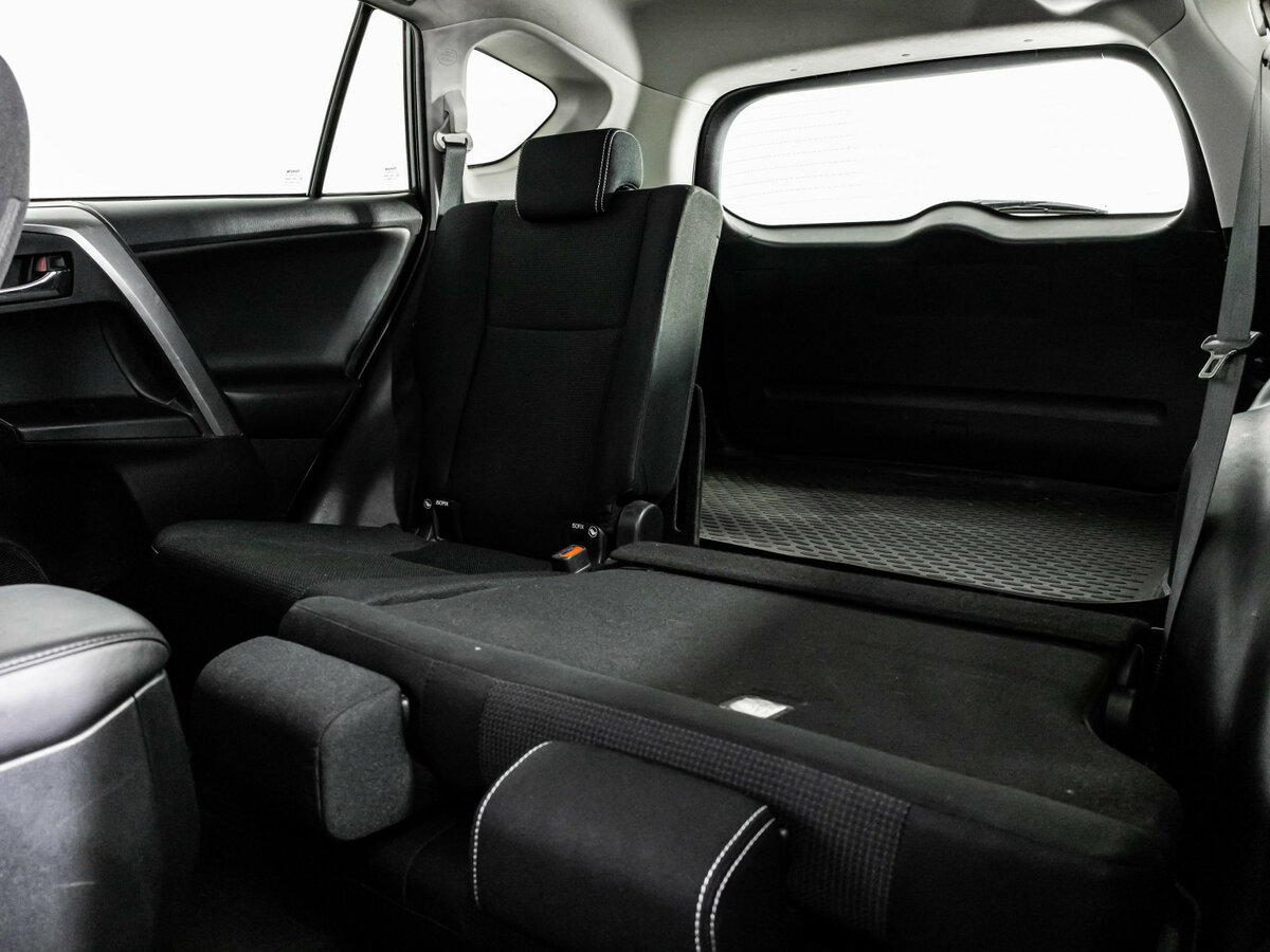 Toyota RAV4 с пробегом — 2018 год. Фото: #17