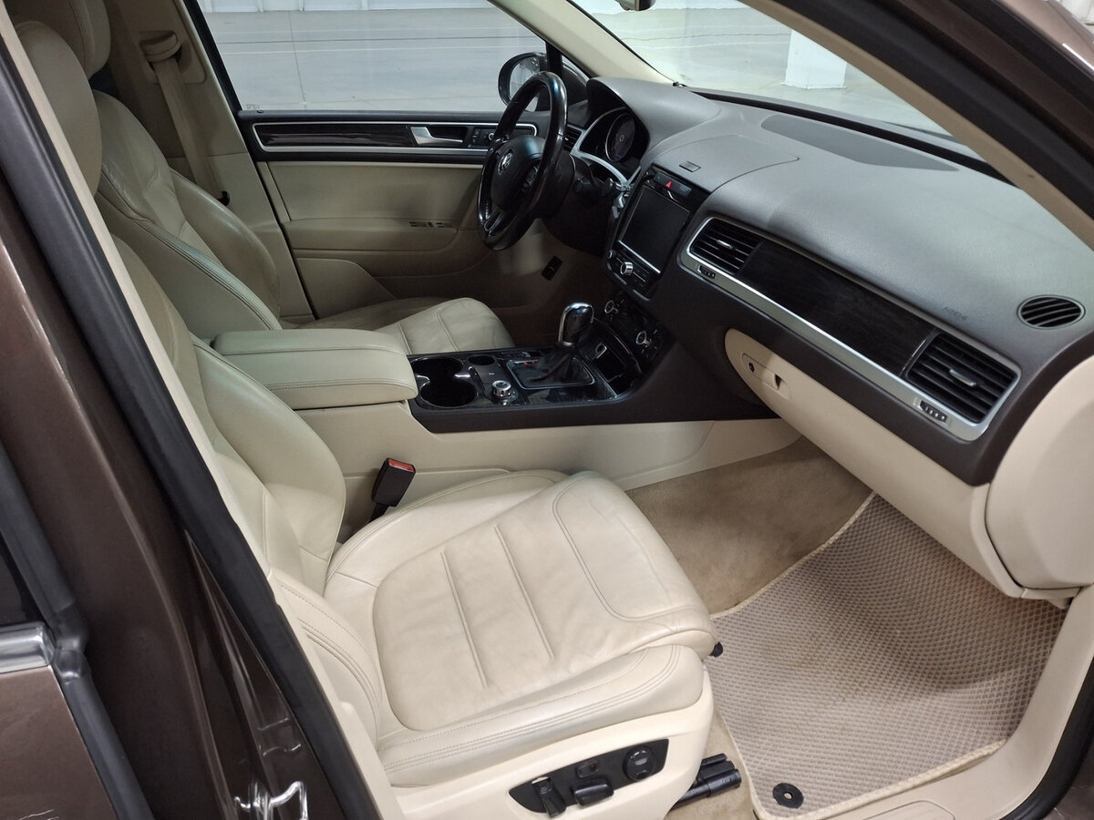 Volkswagen Touareg с пробегом — 2013 год. Фото: #10